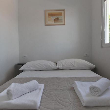 Apartment With Terrace And Sea View - Lucic Τρογκίρ Εξωτερικό φωτογραφία