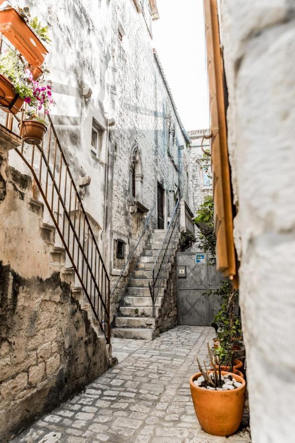 Apartment With Terrace And Sea View - Lucic Τρογκίρ Εξωτερικό φωτογραφία