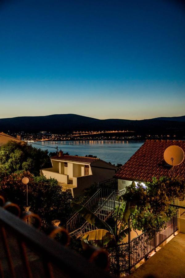 Apartment With Terrace And Sea View - Lucic Τρογκίρ Εξωτερικό φωτογραφία