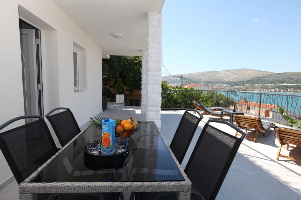 Apartment With Terrace And Sea View - Lucic Τρογκίρ Εξωτερικό φωτογραφία