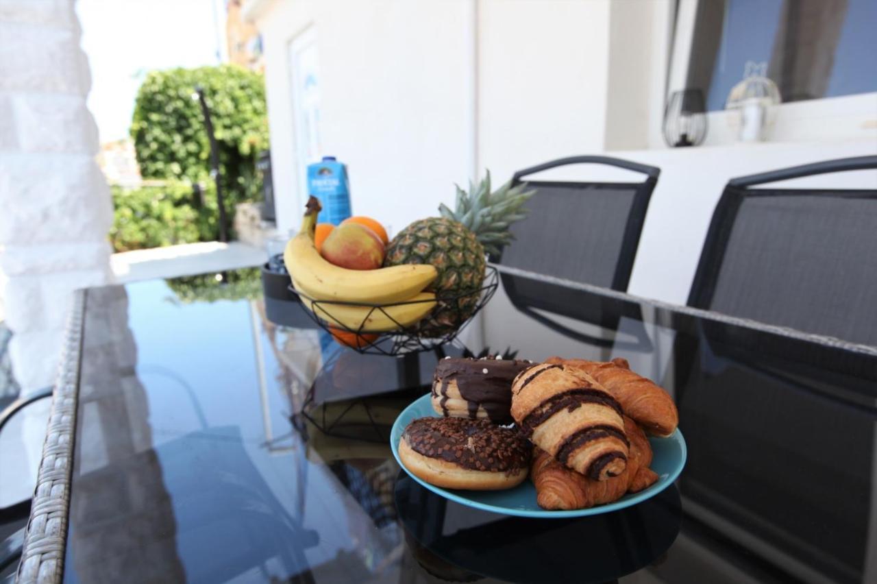 Apartment With Terrace And Sea View - Lucic Τρογκίρ Εξωτερικό φωτογραφία
