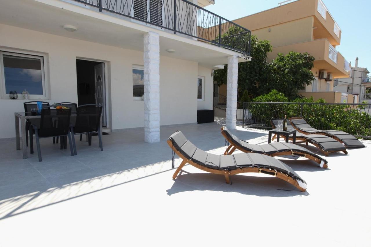 Apartment With Terrace And Sea View - Lucic Τρογκίρ Εξωτερικό φωτογραφία