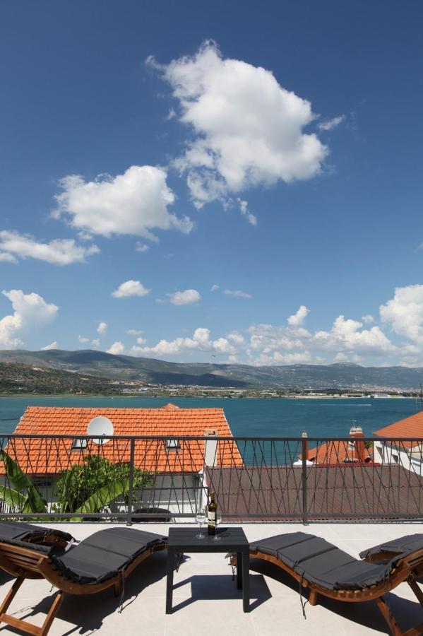 Apartment With Terrace And Sea View - Lucic Τρογκίρ Εξωτερικό φωτογραφία