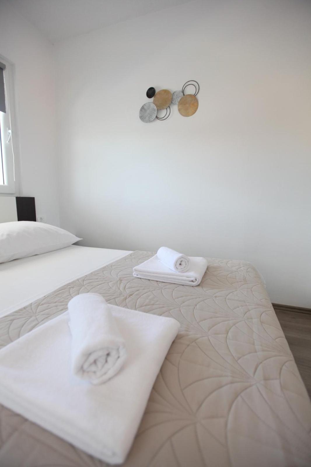 Apartment With Terrace And Sea View - Lucic Τρογκίρ Εξωτερικό φωτογραφία