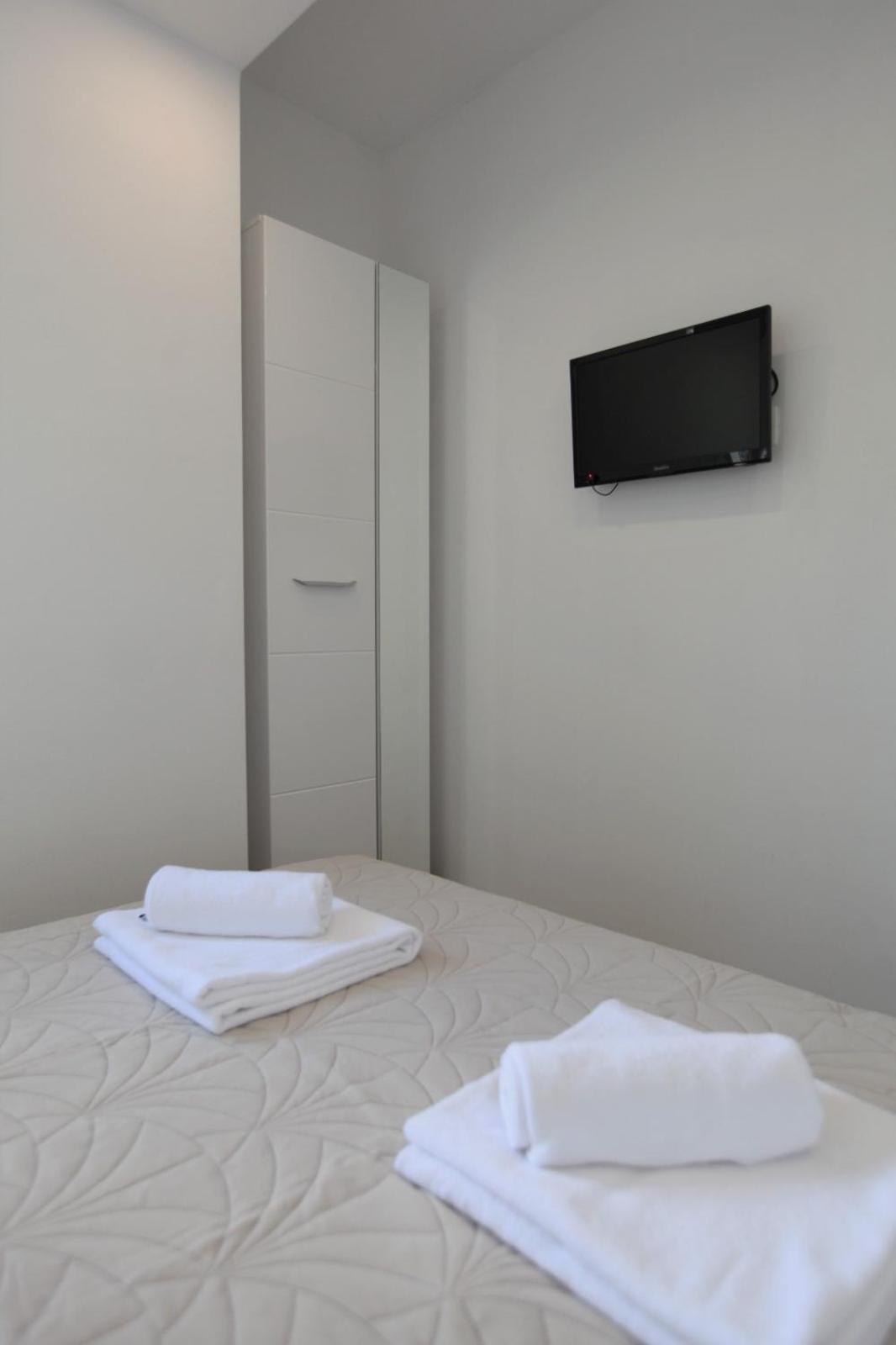 Apartment With Terrace And Sea View - Lucic Τρογκίρ Εξωτερικό φωτογραφία