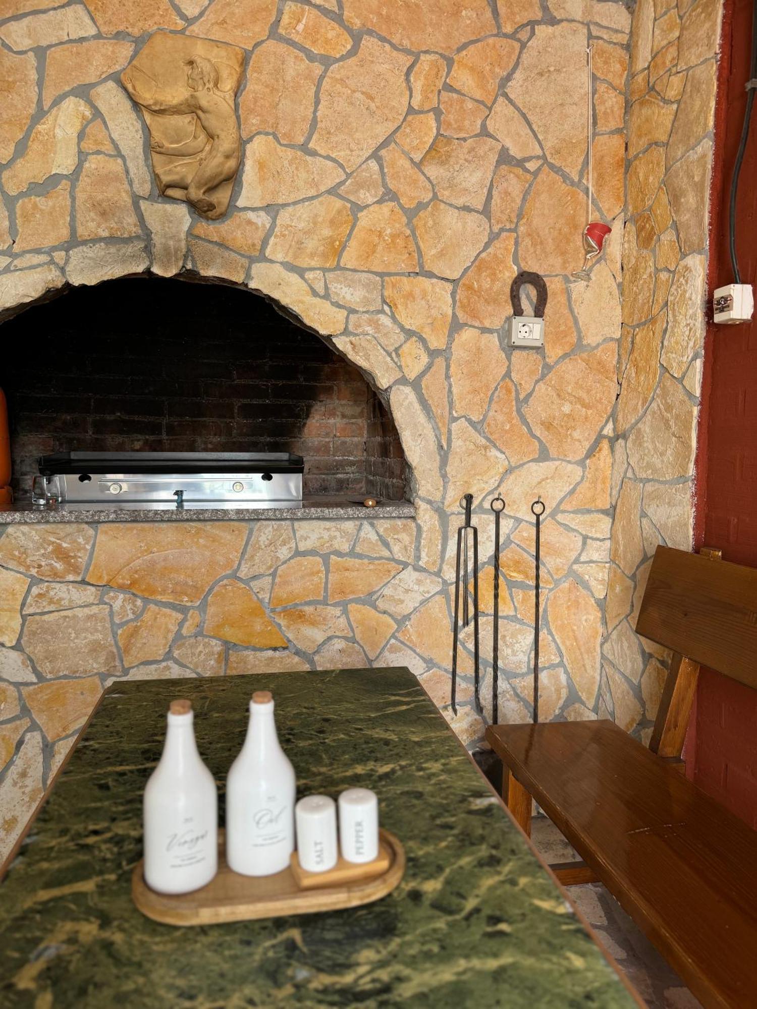 Apartment With Terrace And Sea View - Lucic Τρογκίρ Εξωτερικό φωτογραφία